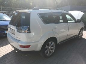 Mitsubishi Outlander - 2011