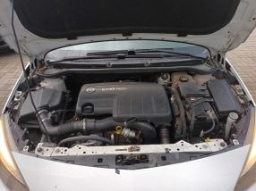 Opel Astra - 2013