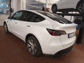 Tesla Model Y - 2023