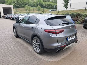 Alfa Romeo Stelvio - 2017