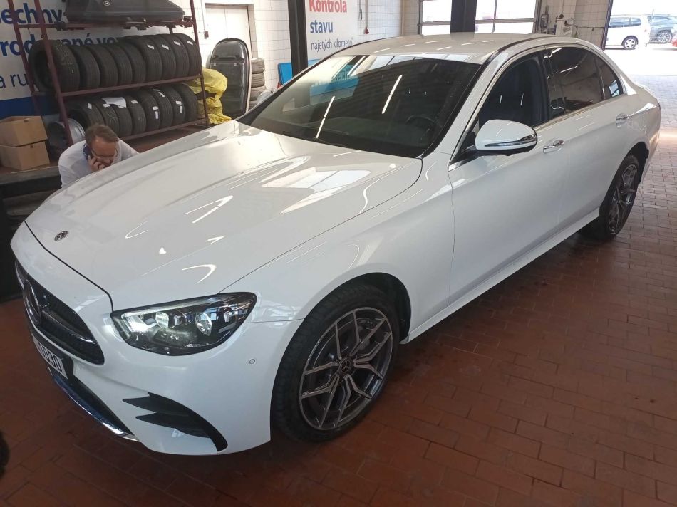 Mercedes-Benz E - 2021