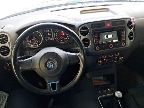 Volkswagen Tiguan - 2011