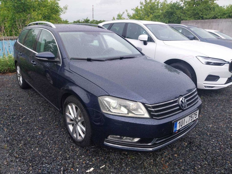 Volkswagen Passat - 2011