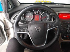 Opel Astra - 2011