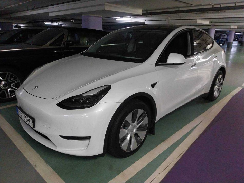 Tesla Model Y - 2023