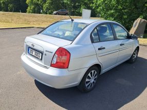 Hyundai Accent - 2010
