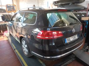 Volkswagen Passat - 2011