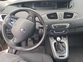 Renault Grand Scenic - 2016