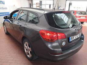 Opel Astra - 2011