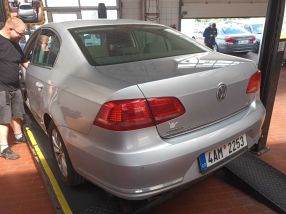 Volkswagen Passat - 2011