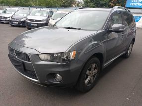 Mitsubishi Outlander - 2012