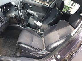 Mitsubishi Outlander - 2012