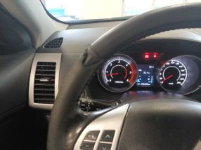 Mitsubishi Outlander - 2011