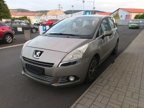 Peugeot 5008 - 2012