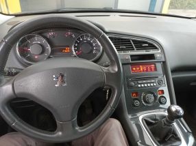 Peugeot 5008 - 2012