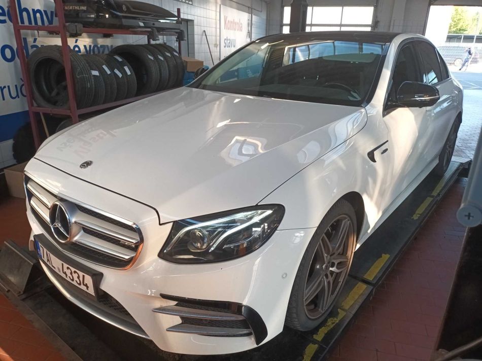 Mercedes-Benz E - 2019