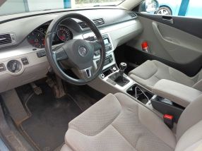 Volkswagen Passat - 2010