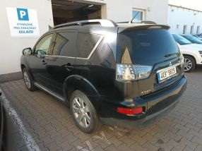 Mitsubishi Outlander - 2011