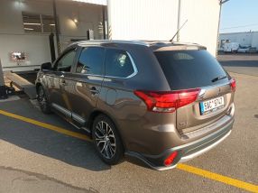 Mitsubishi Outlander - 2015