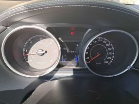Mitsubishi Outlander - 2012