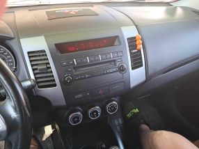 Mitsubishi Outlander - 2012