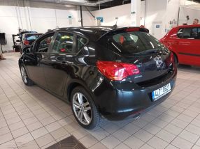 Opel Astra - 2012
