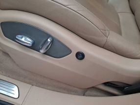 Porsche Cayenne - 2012