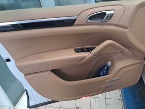 Porsche Cayenne - 2012