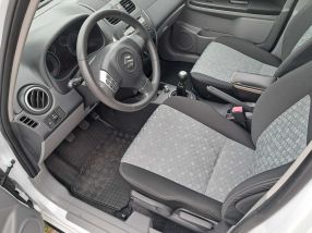 Suzuki SX4 - 2013
