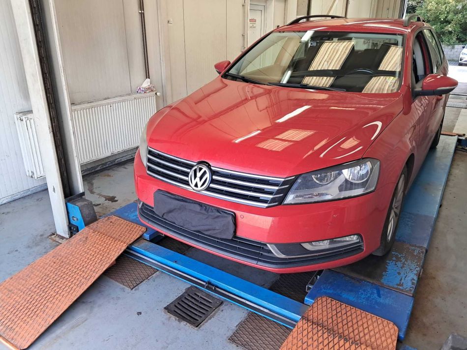 Volkswagen Passat - 2012