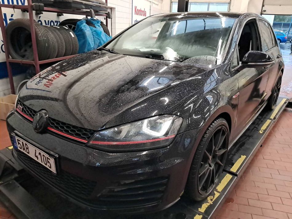 Volkswagen Golf - 2015