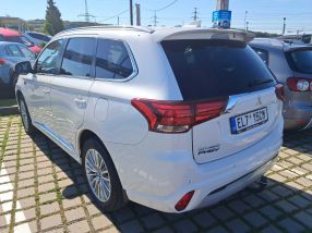 Mitsubishi Outlander - 2020