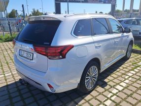 Mitsubishi Outlander - 2020