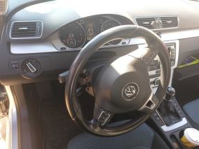 Volkswagen Passat - 2012