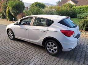 Opel Astra - 2014