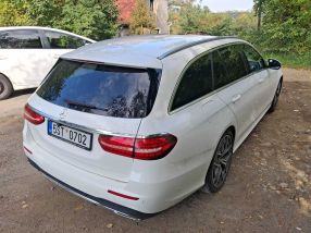 Mercedes-Benz E - 2021