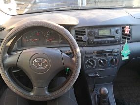 Toyota Corolla - 2004