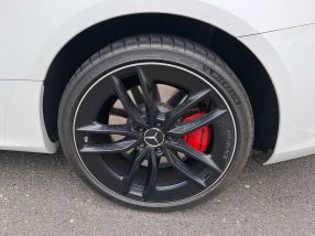 Mercedes-Benz E - 2022