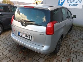 Peugeot 5008 - 2012
