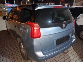 Peugeot 5008 - 2012