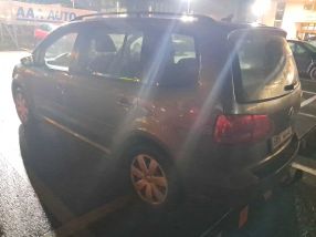 Volkswagen Touran - 2012