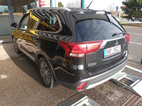 Mitsubishi Outlander - 2016
