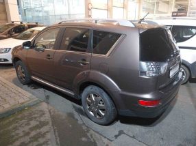 Mitsubishi Outlander - 2010