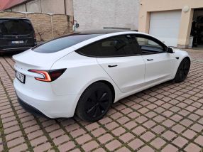 Tesla Model 3 - 2025