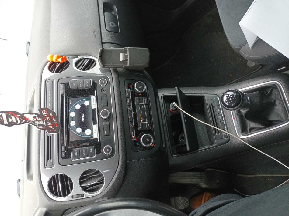 Volkswagen Tiguan - 2012