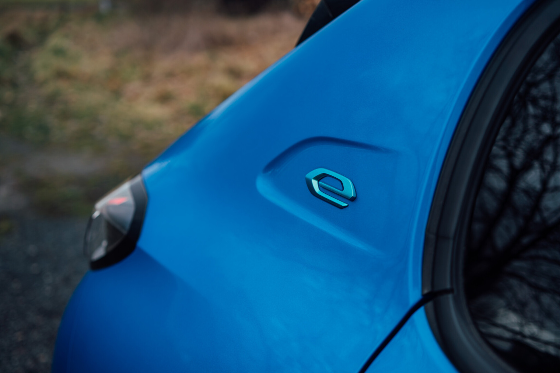 Peugeot e-208