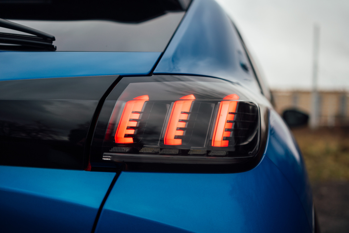 Peugeot e-208