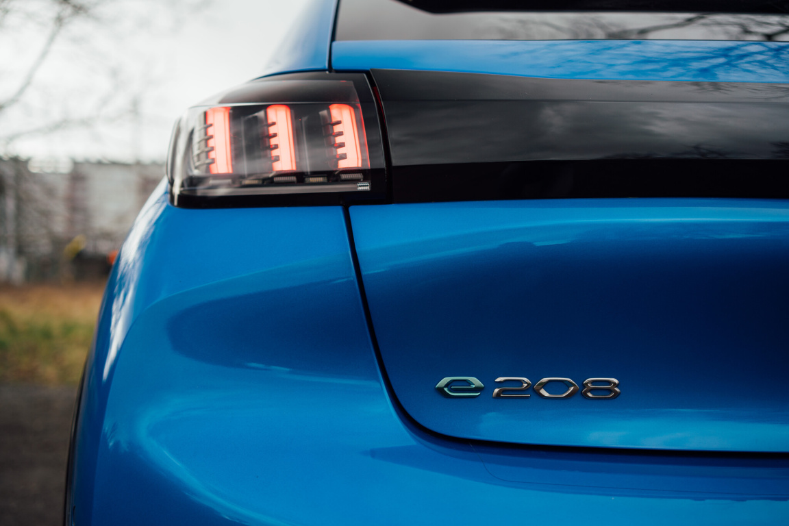 Peugeot e-208