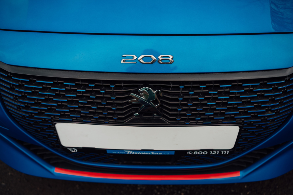 Peugeot e-208