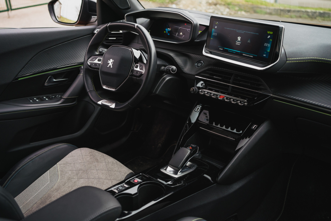 Peugeot e-2008